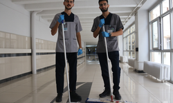 Tıp öğrencileri okudukları okula temizlikçi olarak atandılar