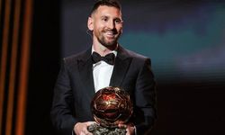 Messi, Dünyanın en prestijli futbol ödülünü aldı