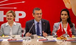 CHP Genel Başkanı Özel'e yurt dışından tebrik mesajları
