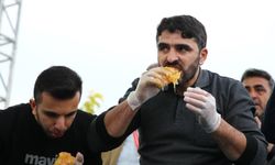 Fuarda bal yeme yarışması yapıldı