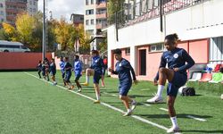 Kamerunlu "gol kraliçesi" Hakkari takımında!