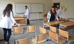 Hakkari'de öğretmenler ara tatilde okulun onarımını yaptı