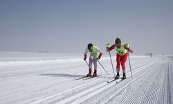 Yüksekova kristal kar örtüsüyle "kayak sporunun parlayan yıldızı" oldu