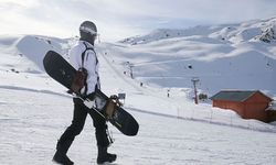 Kayak merkezi nisanda da kayak tutkunlarını ağırlıyor