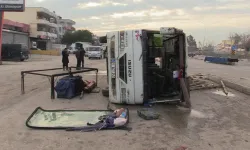 Minibüs devrildi, 15 işçi yaralandı