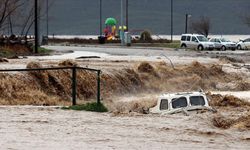 Çanakkale'de sağanak nedeniyle Kepez Çayı taştı