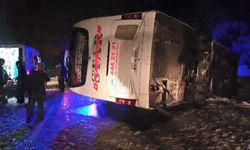 Bingöl'de yolcu otobüsü devrilmesi sonucu 18 kişi yaralandı