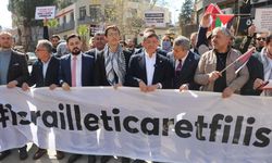 Davutoğlu, İsrail protestosuna katılanlara destek verdi