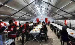 Hakkari'de Kızılay 400 vatandaşa iftar veriyor