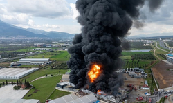 İzmir'de kimyasal malzemelerin bulunduğu depoda yangın çıktı