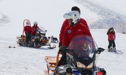 Hakkari'de kayakseverlerin güvenliğini JAK timleri sağlıyor