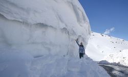 Kayak merkezi yolunda kar kalınlığı 5 metreyi buldu