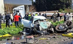 Otomobil ile TIR’ın çarpıştığı kazada 6 kişi öldü