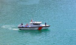 Güvenlik güçleri Van Gölü'nde inci kefali nöbeti tutuyor