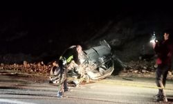 Otomobilin dereye yuvarlandığı kazada 3 kişi öldü