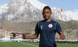 Kamerunlu Manga attığı gollerle Hakkarigücü'nü sırtlıyor