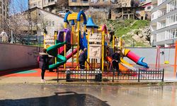 Hakkari'de parklar tazyikli su ile yıkandı