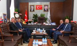 Vali Çelik'ten Çukurca Belediye Başkanı Demir'e tebrik ziyareti