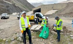 Eş Başkan Yardımcısı Ücar çöp topladı