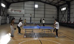 Çukurcalı çocuklar masa tenisi kursuna ilgi gösteriyor