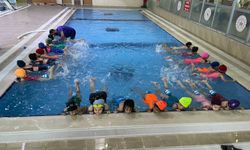 Hakkari'de Geleceğin yüzücü sporcuları yetişiyor