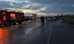 2 otomobilin çarpıştığı kazada 5 kişi öldü