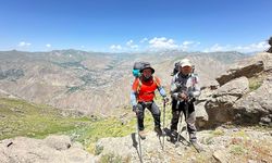 Hakkarili  dağcılar Sümbül Dağı'na tırmandı