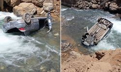Hakkari'de kontrolden çıkan araç dereye uçtu