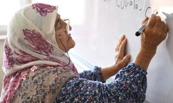 71 yaşında okuma yazmayı öğrendi
