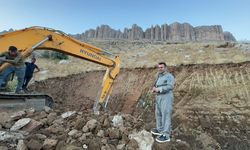 Derecik Belediyesi'nden su kaynağı arama çalışması