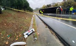 Yolcu otobüsü devrildi: 2 ölü, 18 yaralı