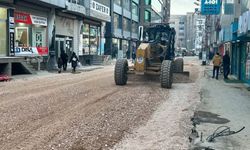 Yüksekova’da yol bakım ve onarım çalışmaları devam ediyor