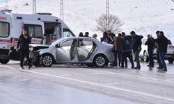 Van-Hakkari kara yolundaki kazada 5 kişi yaralandı