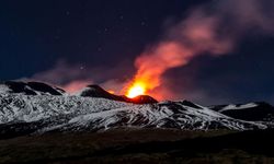 Etna Yanardağı'nda lav akışı başladı