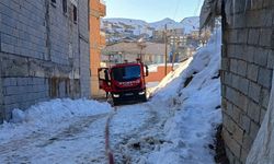 Hakkari'de itfaiye evlere su taşıyor