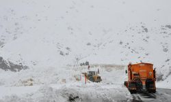 Hakkari - Şırnak Karayolu kar nedeniyle ulaşıma kapandı