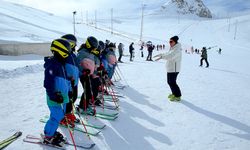 Kadın antrenör Hakkari'de kayakçı yetiştiriyor