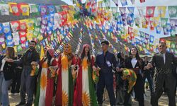 Şemdinli’de Nevroz kutlaması renkli görüntülere sahne oldu
