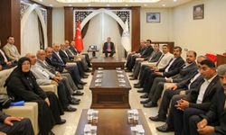 Vali Çelik, Şemdinli köy ve mahalle muhtarlarıyla bir araya geldi