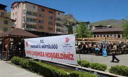 Hakkari'de  camii için Hayır çarşısı kuruldu