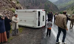 Hakkari’de trafik kazası: 3 kişi yaralandı
