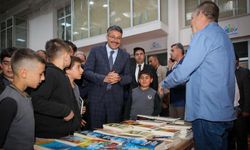 Vali Çelik, Hakkâri Kitap Fuarı’na katıldı