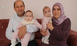 Evlat hasreti çeken çift, 25 yıl sonra ikizlerini kucaklarına aldı