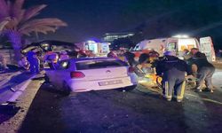 Tur minibüsü ile otomobil çarpıştı: 2 ölü, 7 yaralı