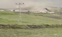 Kars'ta kuvvetli rüzgar çatıları uçurdu
