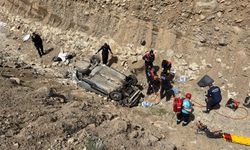 Bingöl'de dere yatağına devrilen otomobildeki 7 kişi yaralandı