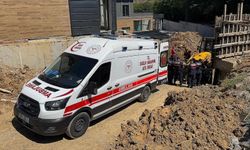 İnşaat alanında göçük: 2 işçiden biri yaralı kurtarıldı