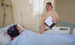 Hakkarili Nezaket hemşire 30 yıldır hastalara şefkatle bakıyor