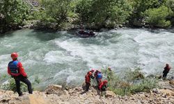 Avaşin Deresi'nde kaybolan genci arama çalışmaları sürüyor