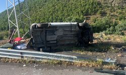 Bingöl'de takla atan hafif ticari araçtaki 5 kişi yaralandı